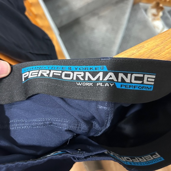 Roundtree & Yorke Men's Deep Blue Straight Jeans - Picture 4 of 4